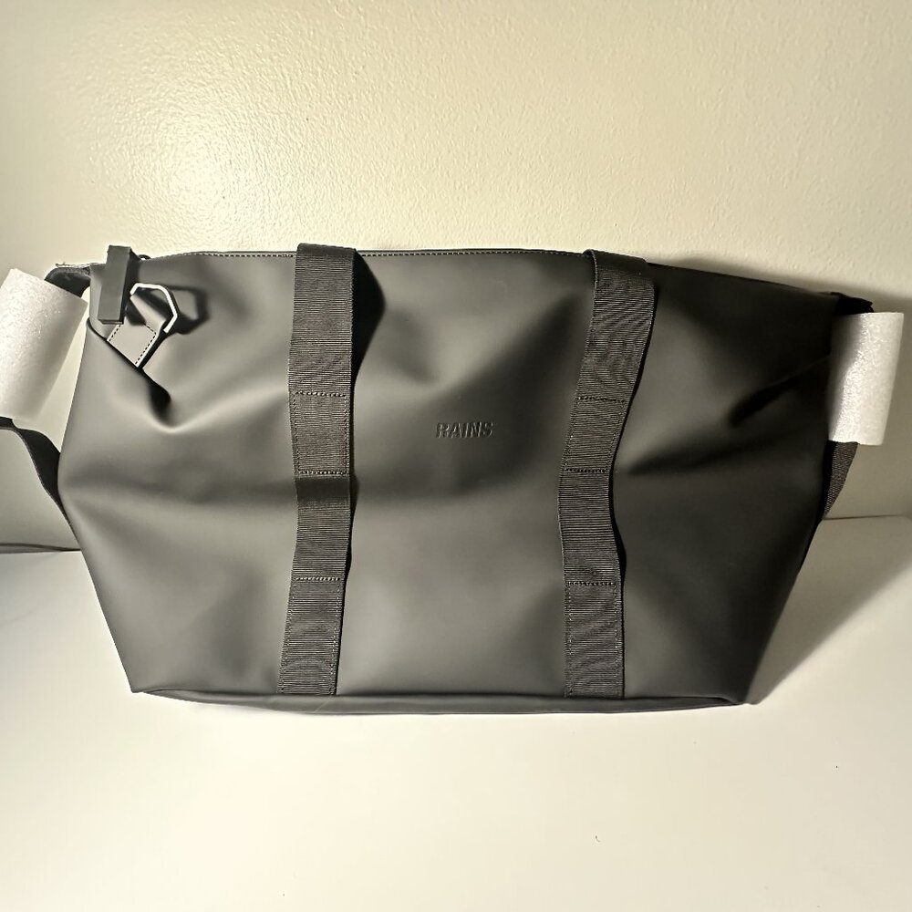 RAINS Hilo Weekend Bag – Black (Small W3) | NEW
